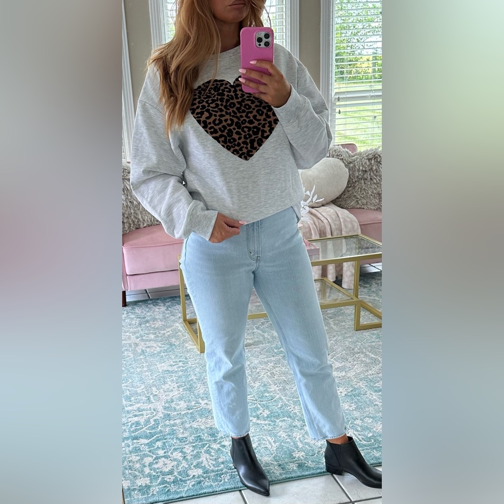 South Parade Alexa - Oversized Sweatshirt - Leopard Heart Light Heather Grey S